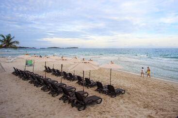 Chaweng Cove Beach Resort