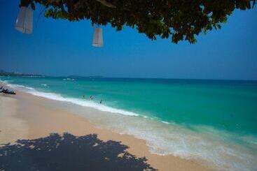 Chaweng Cove Beach Resort