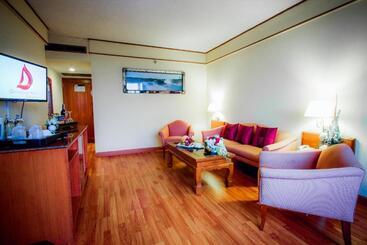 Duangtawan Hotel Chiang Mai  Sha Extra Plus