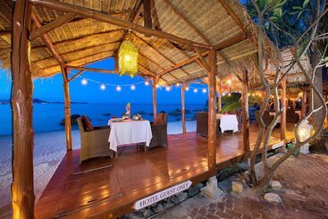 هتل Crystal Bay Yacht Club Beach Resort