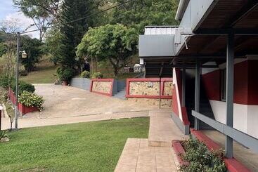 هتل Monique S Guesthouse