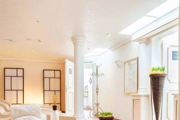 هتل National Zermatt   Matterhorn Views, Sunnegga Gateway & Spa