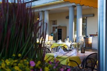 هتل Restaurant Bellevue Au Lac