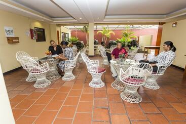 هتل Sundeck Suites