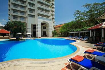 هتل Waterfront Suites Phuket By Centara