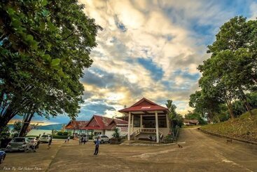 Jansom Beach Resort