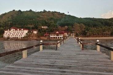 Jansom Beach Resort