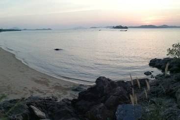 Jansom Beach Resort