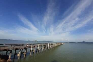 Jansom Beach Resort