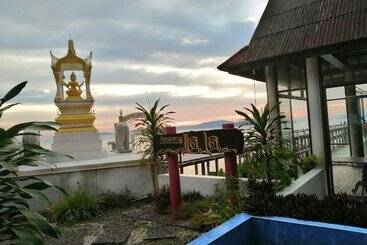 Jansom Beach Resort