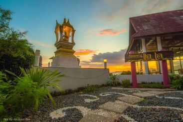 Jansom Beach Resort