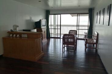 Jansom Beach Resort