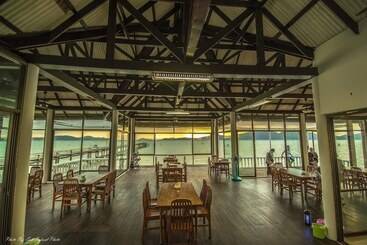 Jansom Beach Resort