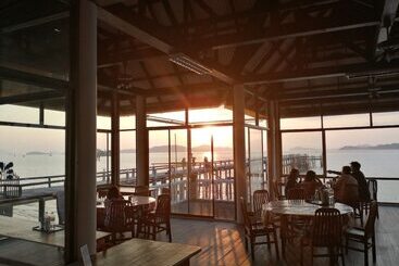 Jansom Beach Resort