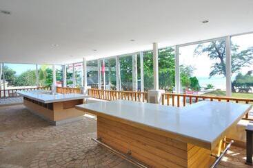 استراحتگاه Ramada By Wyndham Phuket Southsea