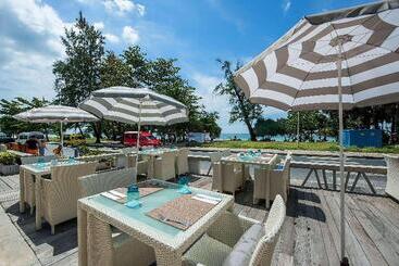 استراحتگاه Ramada By Wyndham Phuket Southsea