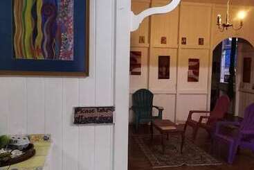 Colonial Lodge Hostel