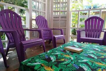 Colonial Lodge Hostel