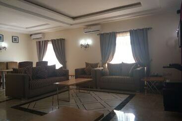 هتل Adig Suites