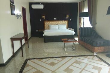 هتل Adig Suites