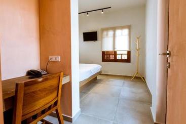 هتل Anais Suites