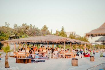 هتل Drymades Inn Resort