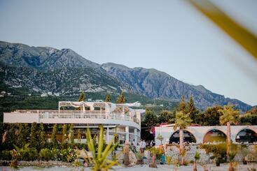 هتل Drymades Inn Resort