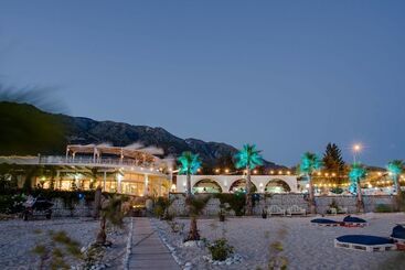 هتل Drymades Inn Resort