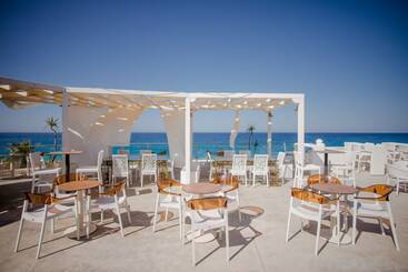 هتل Drymades Inn Resort