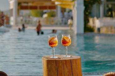 هتل Drymades Inn Resort