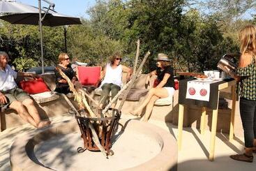 هتل Lindiwe Safari Lodge