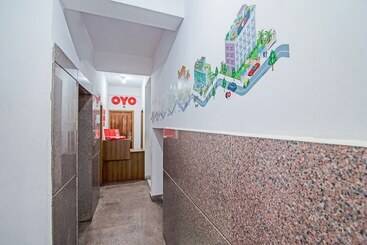 هتل Varcity Comforts By Oyo Rooms