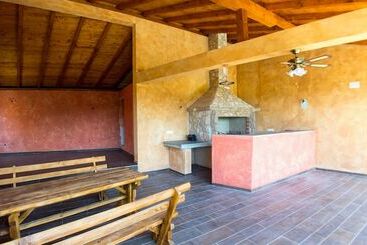 پانسیون Luxury Villa Imperial   With The Vineyard Views