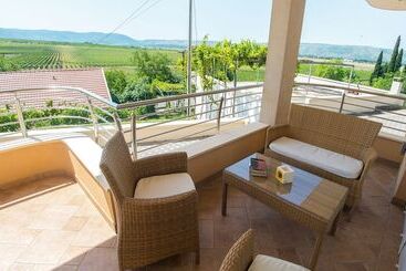پانسیون Luxury Villa Imperial   With The Vineyard Views