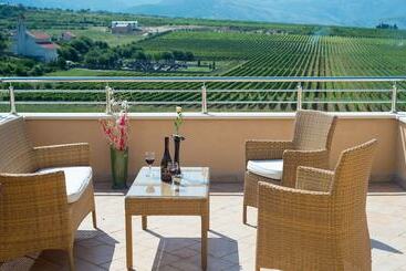 پانسیون Luxury Villa Imperial   With The Vineyard Views