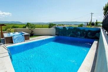 پانسیون Luxury Villa Imperial   With The Vineyard Views