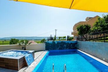 پانسیون Luxury Villa Imperial   With The Vineyard Views