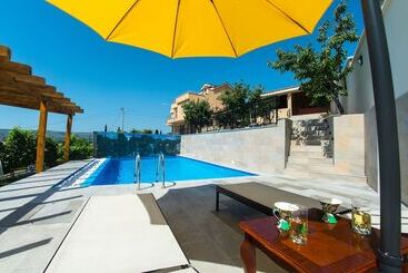 پانسیون Luxury Villa Imperial   With The Vineyard Views