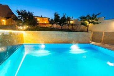 پانسیون Luxury Villa Imperial   With The Vineyard Views