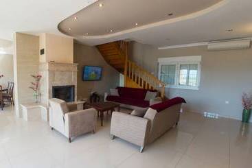 پانسیون Luxury Villa Imperial   With The Vineyard Views