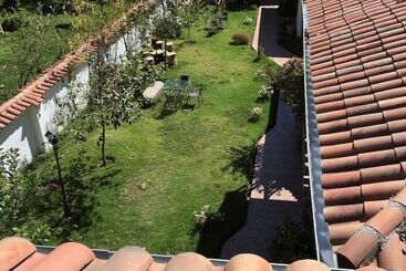 تختخواب و صبحانه Casa Blanca Lodge