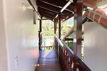 تختخواب و صبحانه Casa Blanca Lodge
