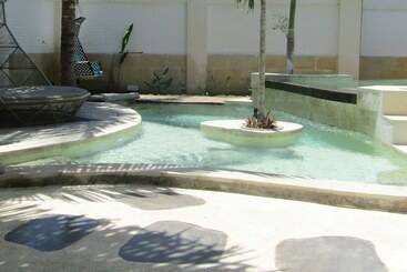 تختخواب و صبحانه The White Key Luxury Villas