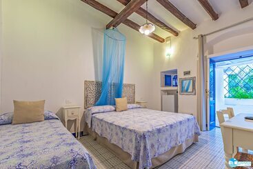 ホテル Eunymos   Trattoria Da Francesco Panarea