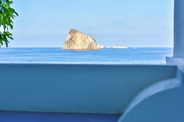 ホテル Eunymos   Trattoria Da Francesco Panarea