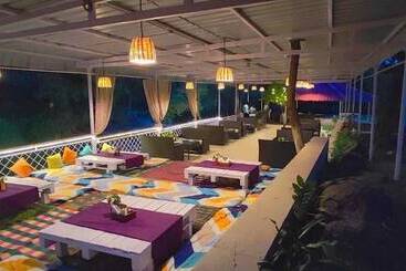هتل Hiranya Resorts