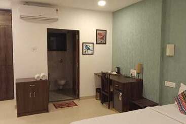 هتل Hiranya Resorts