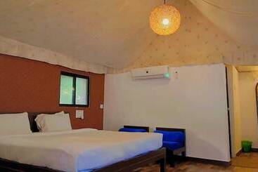 هتل Hiranya Resorts