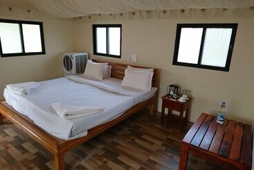 هتل Hiranya Resorts