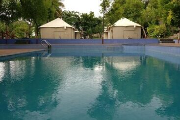هتل Hiranya Resorts